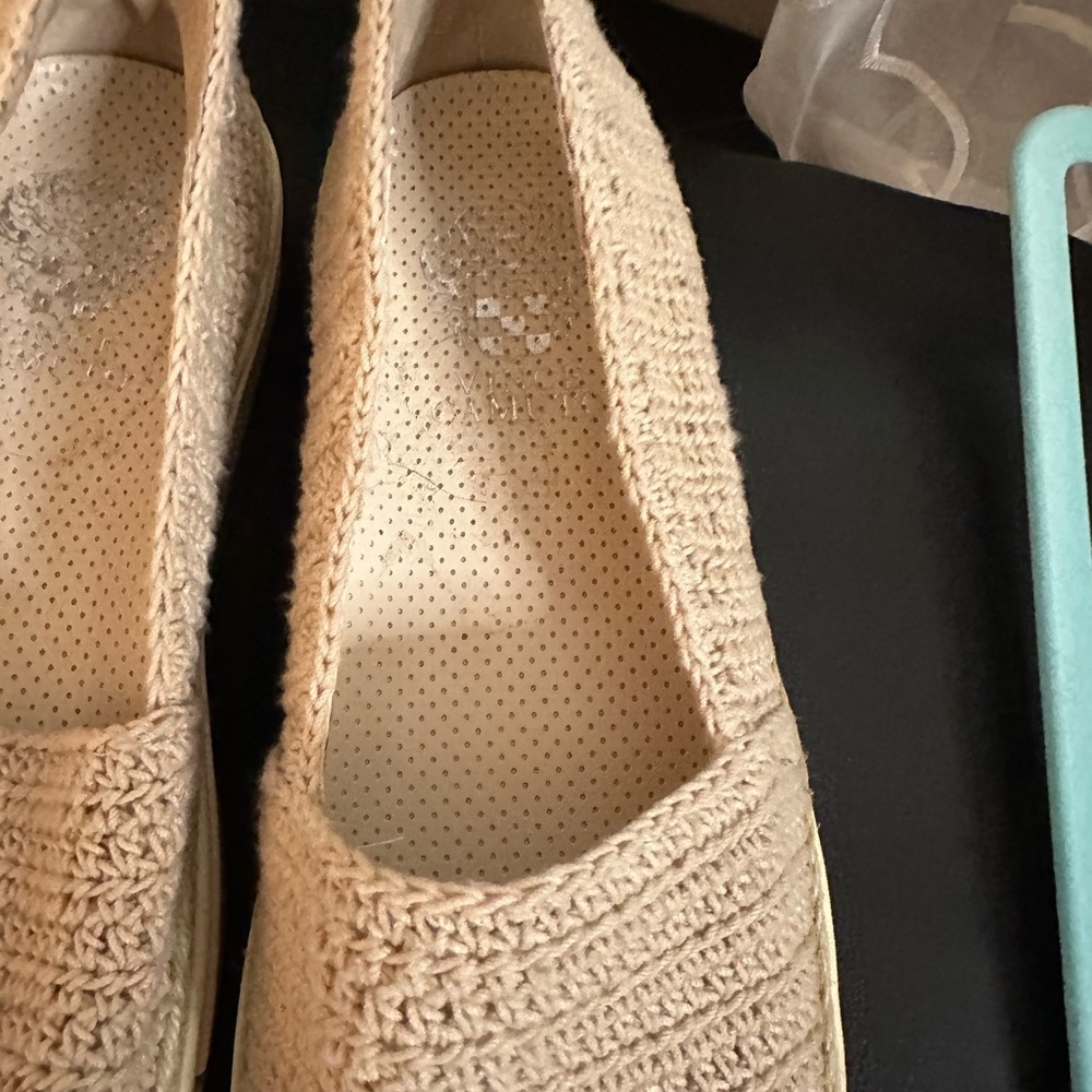 Vince Camaro Crochet Slip-On Women's Shoes with leather interior - Picture 4 of 6